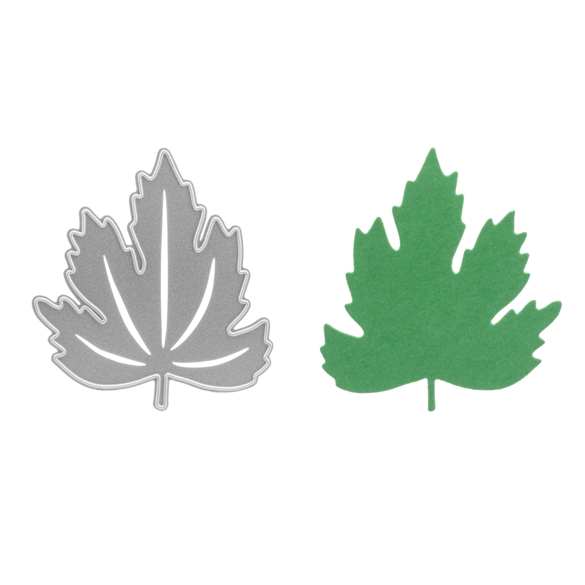 Auf der linken Seite ist eine silberne Stanzschablone: Ahornblatt von Stanzenshop.de, und rechts ein einfarbig grüner Ahornblattausschnitt, beide perfekt zum Basteln und Scrapbooking, vor weißem Hintergrund.