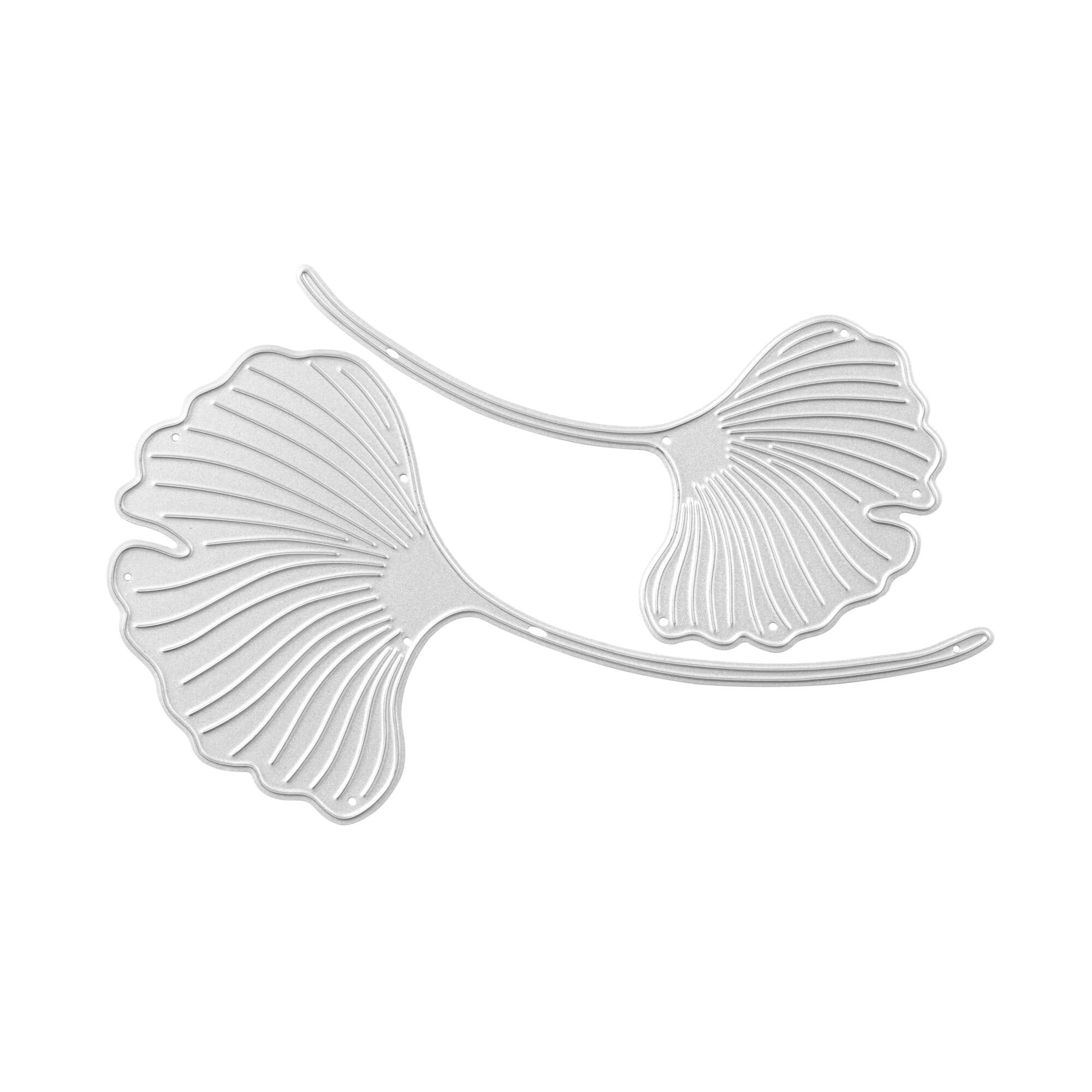 Zwei metallisch-silberne Stanzschablone Zwei Ginkgoblätter von Stanzenshop.de, mit detaillierten Adern und geschwungenen Stielen, sind auf weißem Hintergrund abgebildet - ideal für Basteln oder Scrapbooking-Projekte.