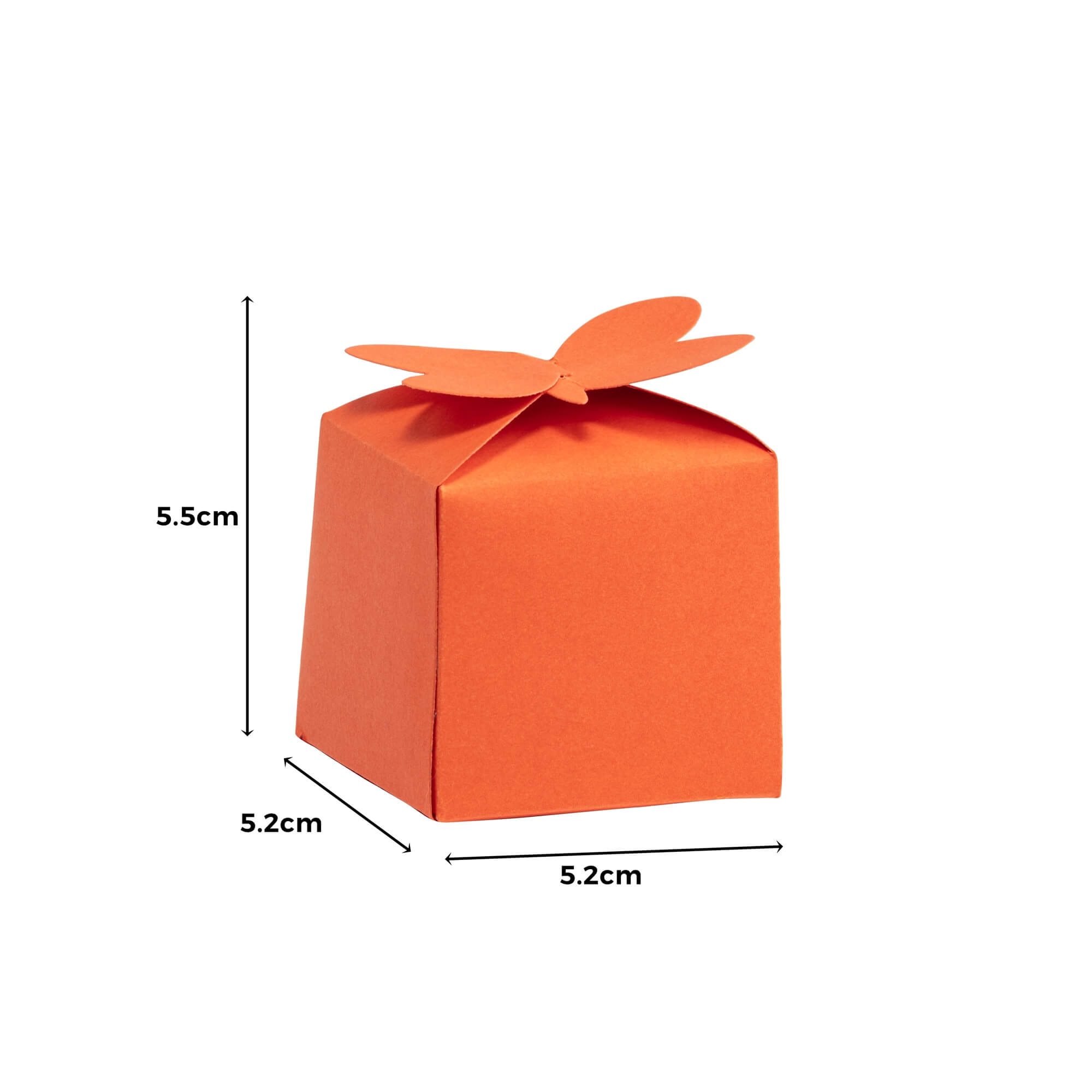 Eine Stanzenshop.de Stanzschablone: Schachtel mit Schmetterlingsverschluss (orange, 5,5 x 5,2 x 5,2 cm) mit einem Schmetterlingsverschluss ist auf einem weißen Hintergrund abgebildet.
