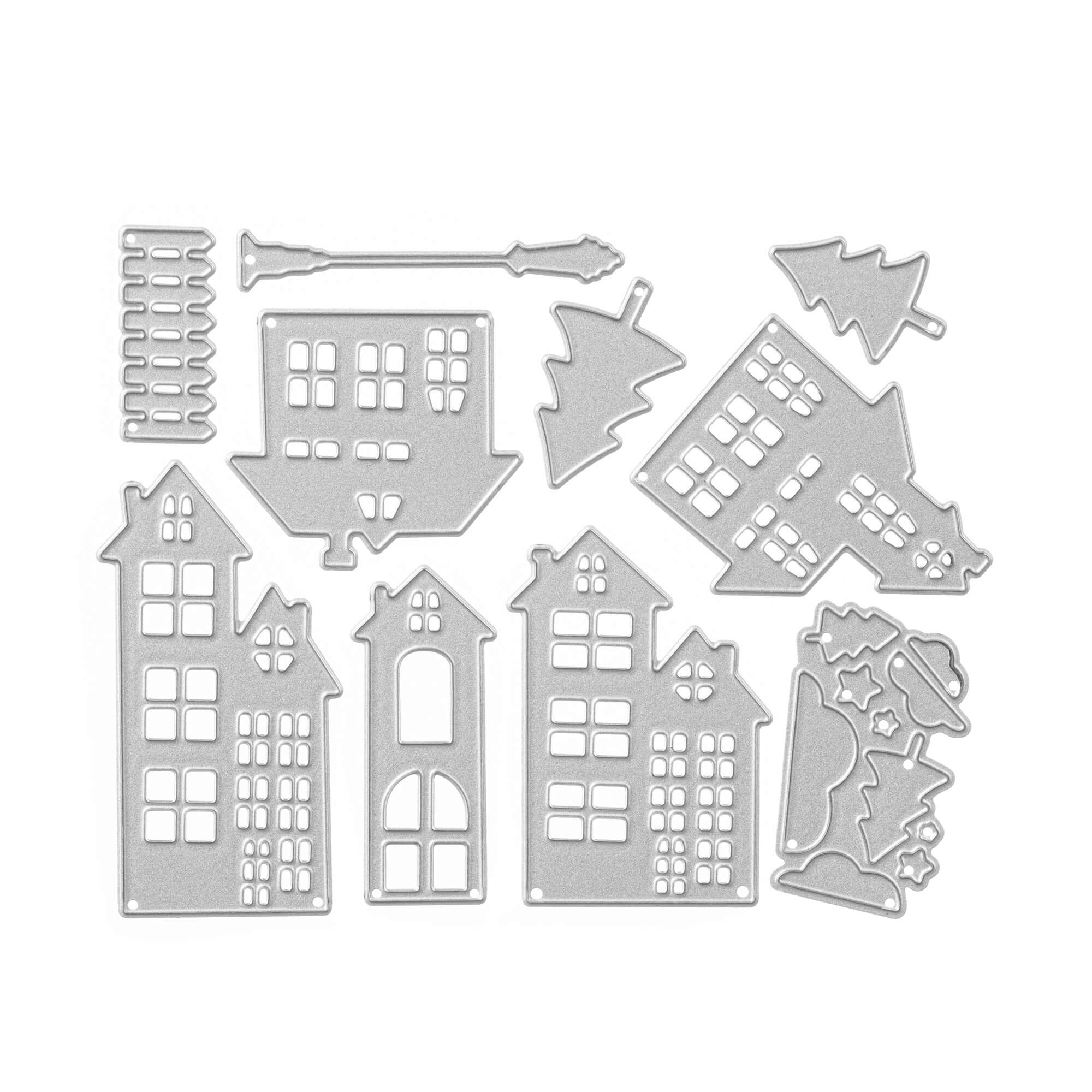 Die Stanzschablone "Fünf verschiedene Häuser mit Zubehör" von Stanzenshop.de zeigt verschiedene silberne Metallstanzformen - Häuser, Fenster, Bäume, einen Zaun, einen Laternenpfahl und festliche Akzente - auf weißem Hintergrund.