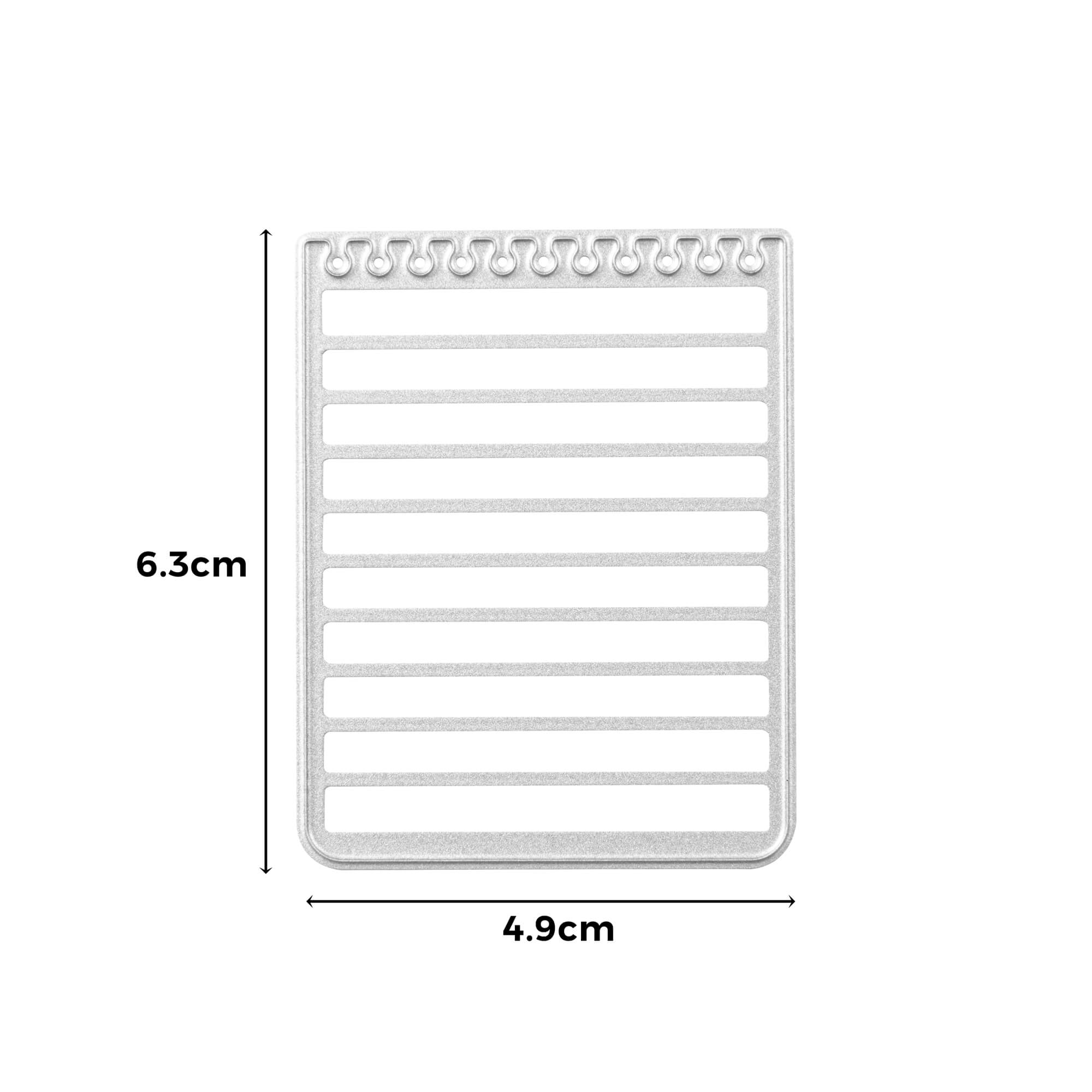 Die Stanzschablone Notizblock von Stanzenshop.de ist eine rechteckige Metallstanze mit horizontalen Schlitzen und Spiralbindung an der Oberseite, die 6,3 x 4,9 cm misst - ideal für kreatives Scrapbooking oder einzigartige Bastelprojekte.
