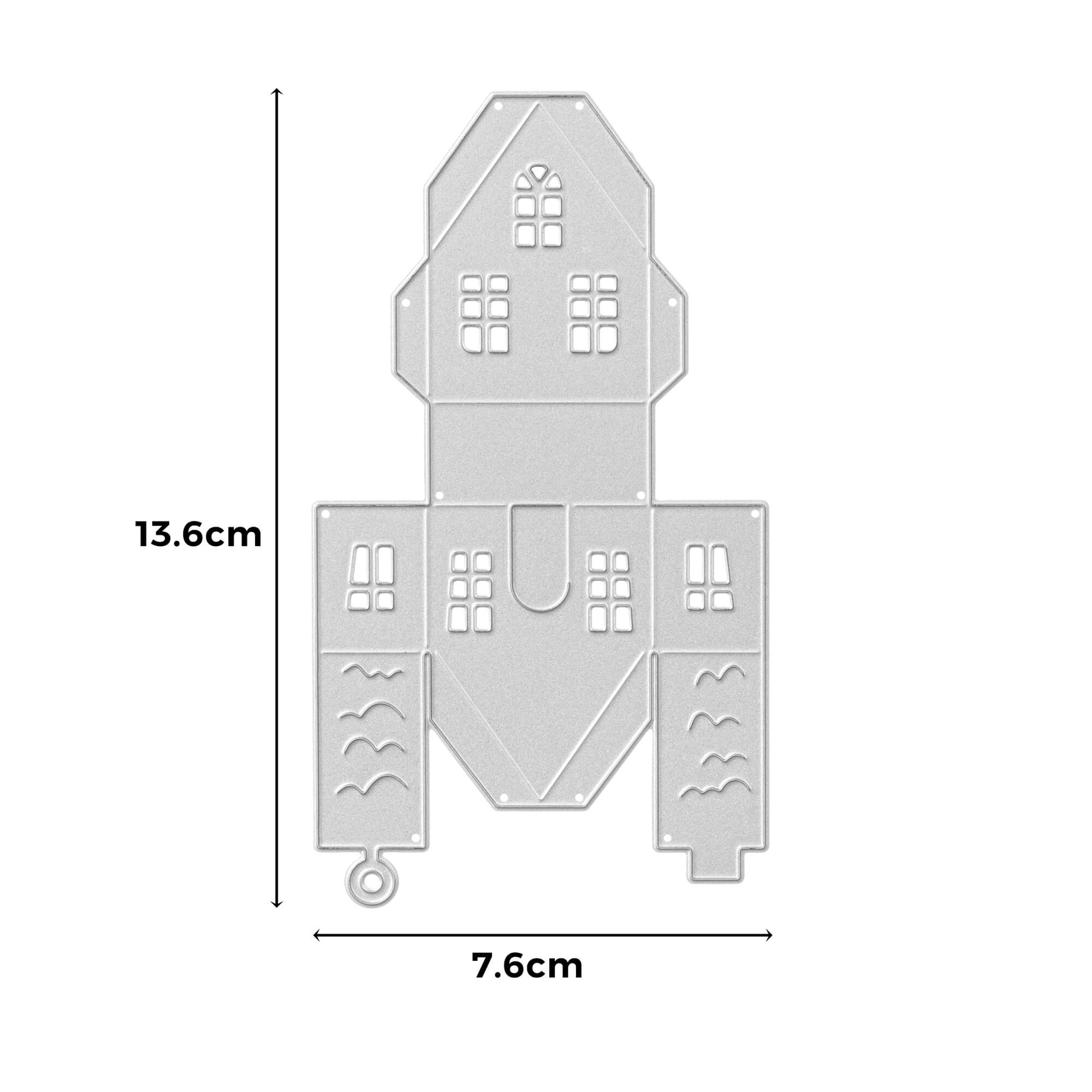 Die Stanzschablone Bastelset Kleines Haus von Stanzenshop.de ist eine flache, silberne Schablone (13,6 x 7,6 cm) in Hausform mit Fenstern und für kompatible Stanzmaschinen ideal zur Dekoration jedes Bastelsets geeignet.