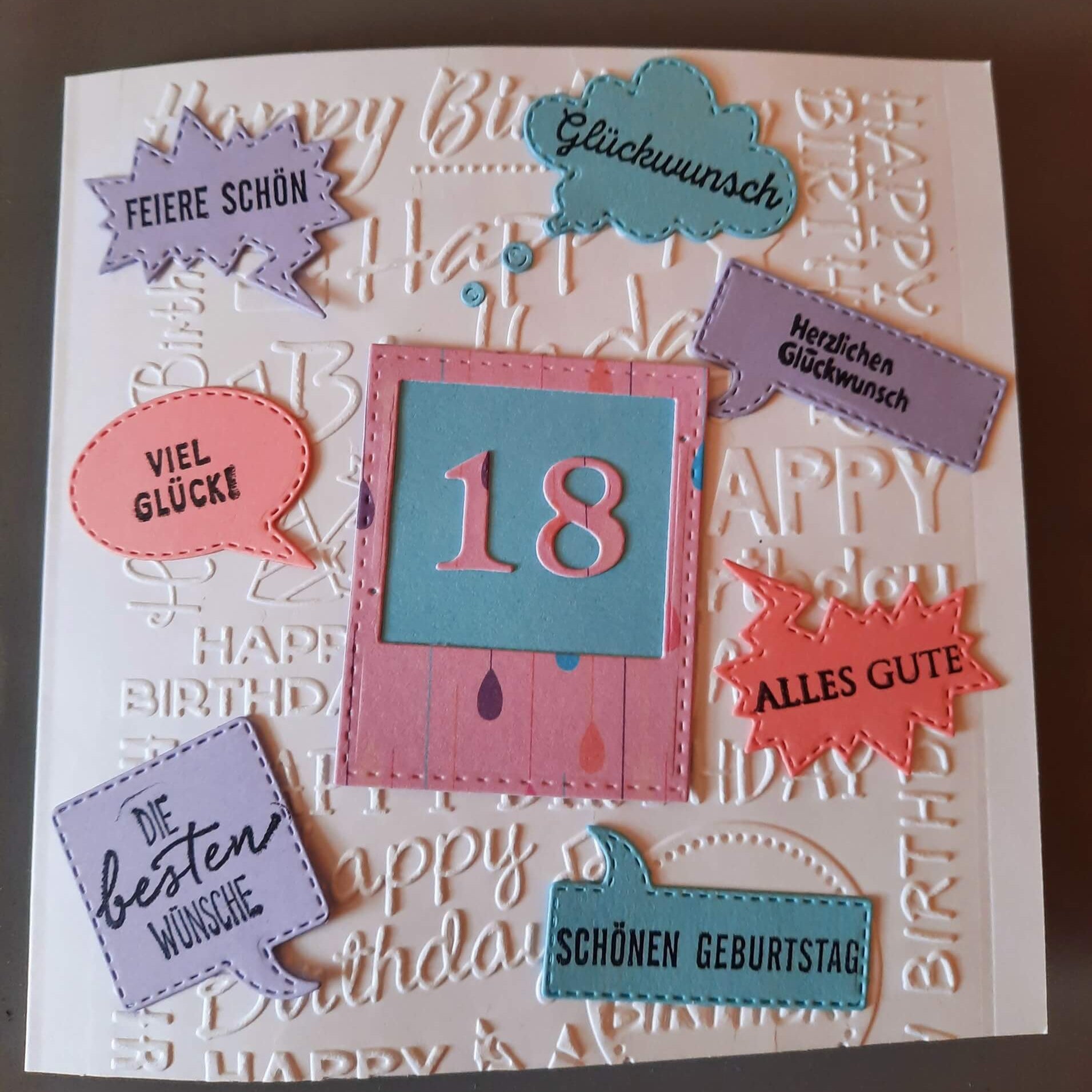 Gestalte kreative Geburtstagskarten mit dem Stanzschablone Set mit neun Sprechblasen von Stanzenshop.de - perfekt für individuelle Glückwünsche zum 18. Geburtstag!.