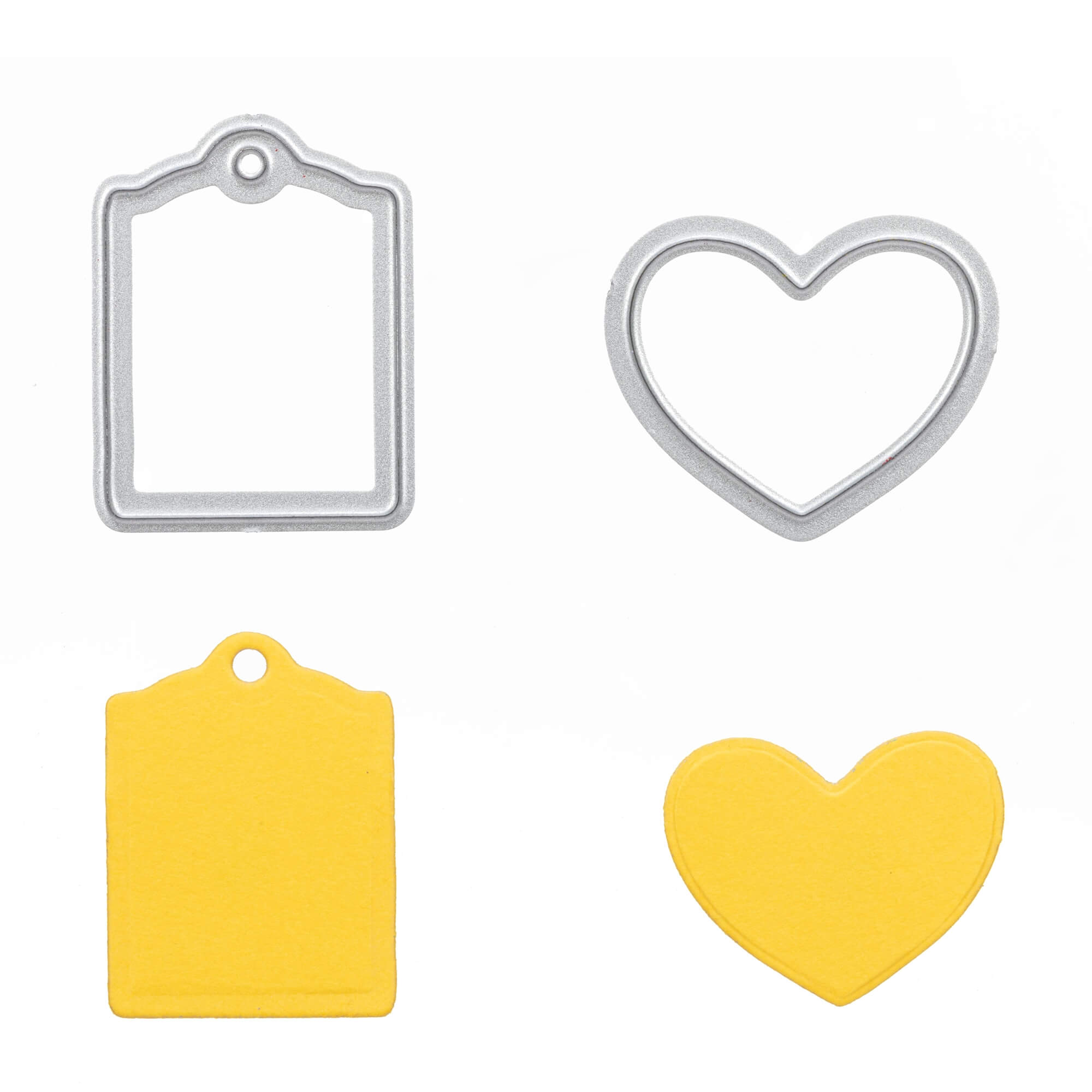 Vier Formen auf weißem Hintergrund - ein silberner und gelber Anhänger, sowie ein silbernes und gelbes Herz - ideal als Bastelzubehör für Tassen gestalten mit der Stanzschablone: Tassen von Stanzenshop.de oder für Ihre kreativen Projekte.