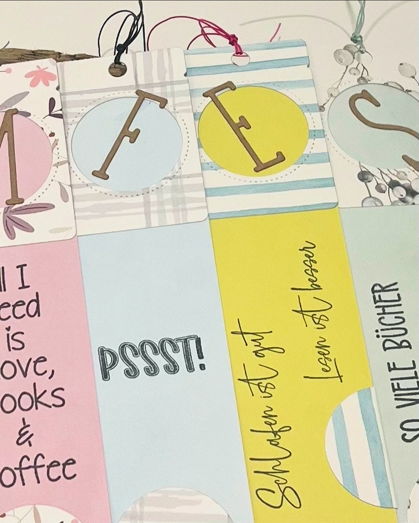 Die Stanzschablone: Klappetikett von Stanzenshop.de bietet farbenfrohe, sich überlappende Lesezeichen mit einzigartigen Designs - perfekt für Scrapbooking oder als Inspiration für Ihre eigenen Etiketten gestalten Projekte.