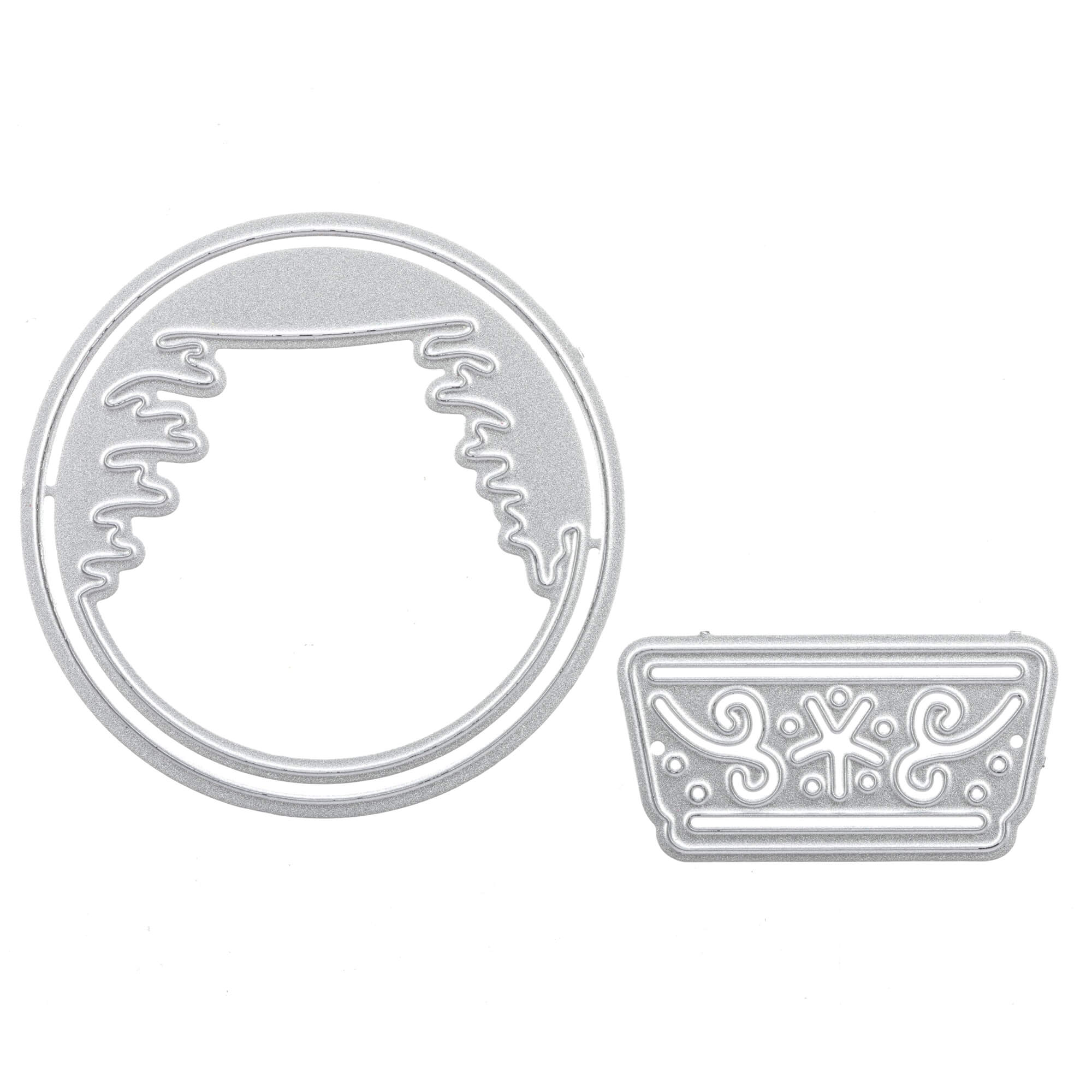 Die Stanzschablone: 3D Schneekugel mit Haus und Fuchs von Stanzenshop.de besteht aus einem silbernen, kreisförmigen, gewellten Rahmen und einem Rechteck mit Schneeflocken-Muster, ideal für einzigartige 3D Schneekugel-Bastelprojekte.