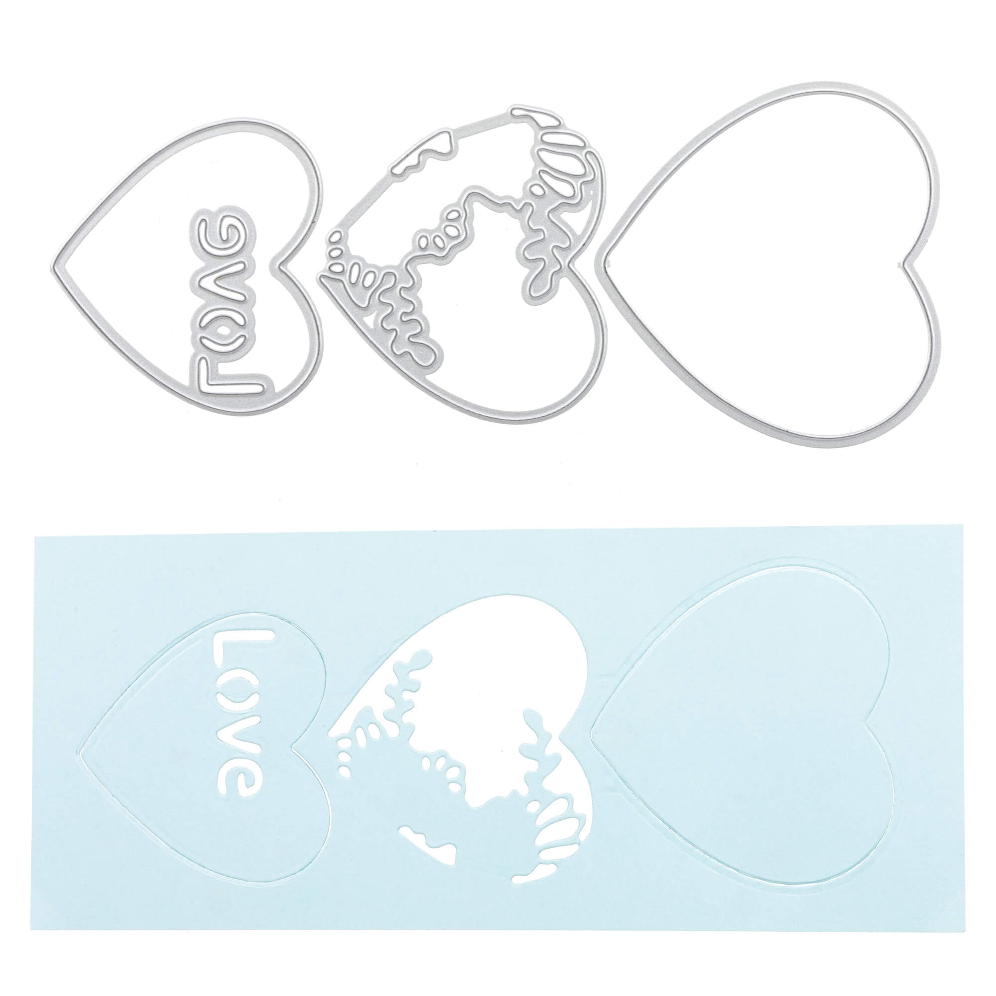 Die Stanzschablone: 3D Herz von Stanzenshop.de enthält drei Metallschablonen in Herzform - "Love", "Floral" und "Plain" - ideal zum Basteln oder für selbstgemachte Karten, abgebildet neben blauem Papier mit den ausgeschnittenen Motiven.