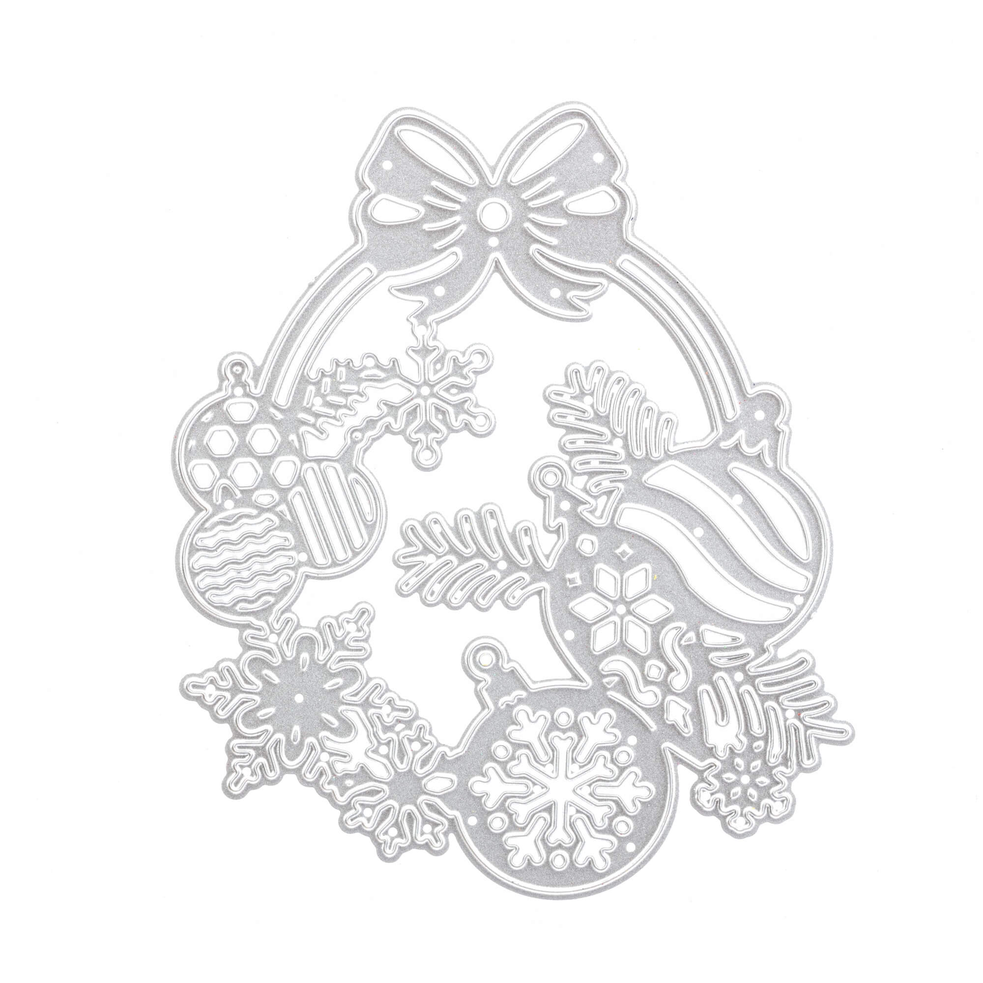Die Stanzschablone: Weihnachtskugelkranz von Stanzenshop.de ist eine silberne Stanzform in Form eines festlichen Kranzes mit Ornamenten, Schneeflocken, Tannenzweigen und einer Schleife - perfekt für Ihre Weihnachtsdekoration.