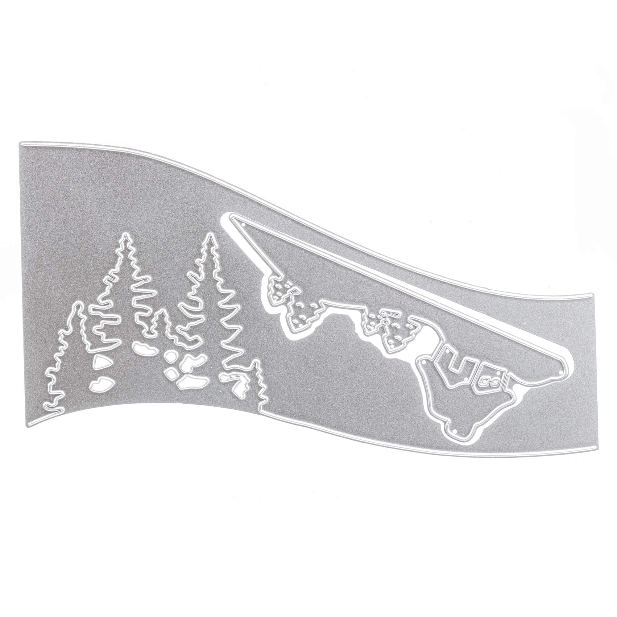 Die Stanzschablone: Schneehaus von Stanzenshop.de zeigt einen silbermetallischen Ausschnitt von Tannenbäumen, einem See und Hütten - ideal für Bastelprojekte im Winter oder um Ihren Scrapbooking-Projekten einen rustikalen Touch zu verleihen.