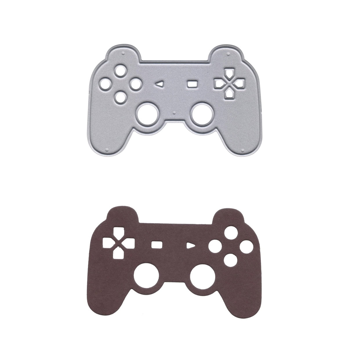 Ein grauer Stanzschablone Gaming Controller von Stanzenshop.de aus Metall und ein brauner Papierausschnitt, beide in Form eines Controllers, werden auf weißem Hintergrund dargestellt.