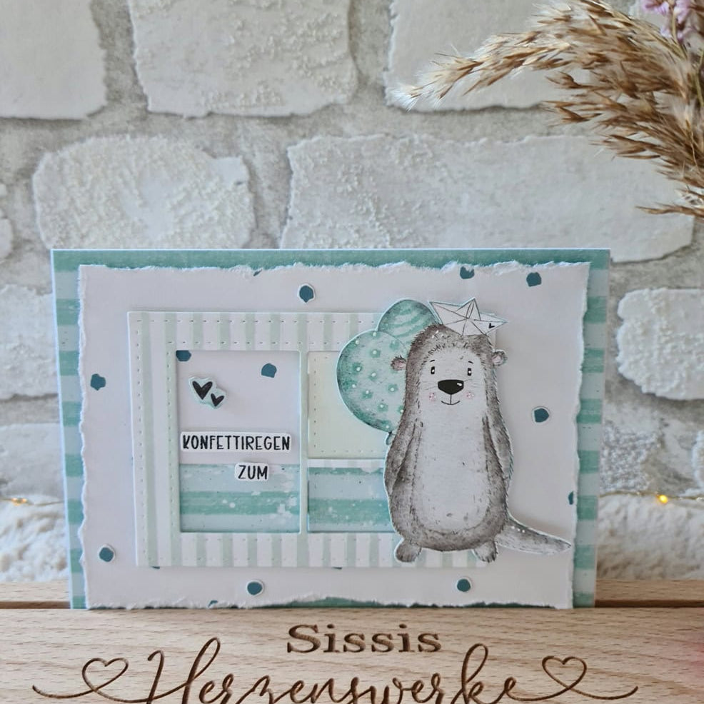 Die "Stanzschablone: Fenster 3-teilig" von Stanzenshop.de ist ein Set aus drei fensterförmigen Stanzformen, perfekt für Scrapbooking- oder Bastelprojekte. Kreieren Sie einzigartige Designs und verleihen Sie Ihren Bastelarbeiten einen kreativen Touch.