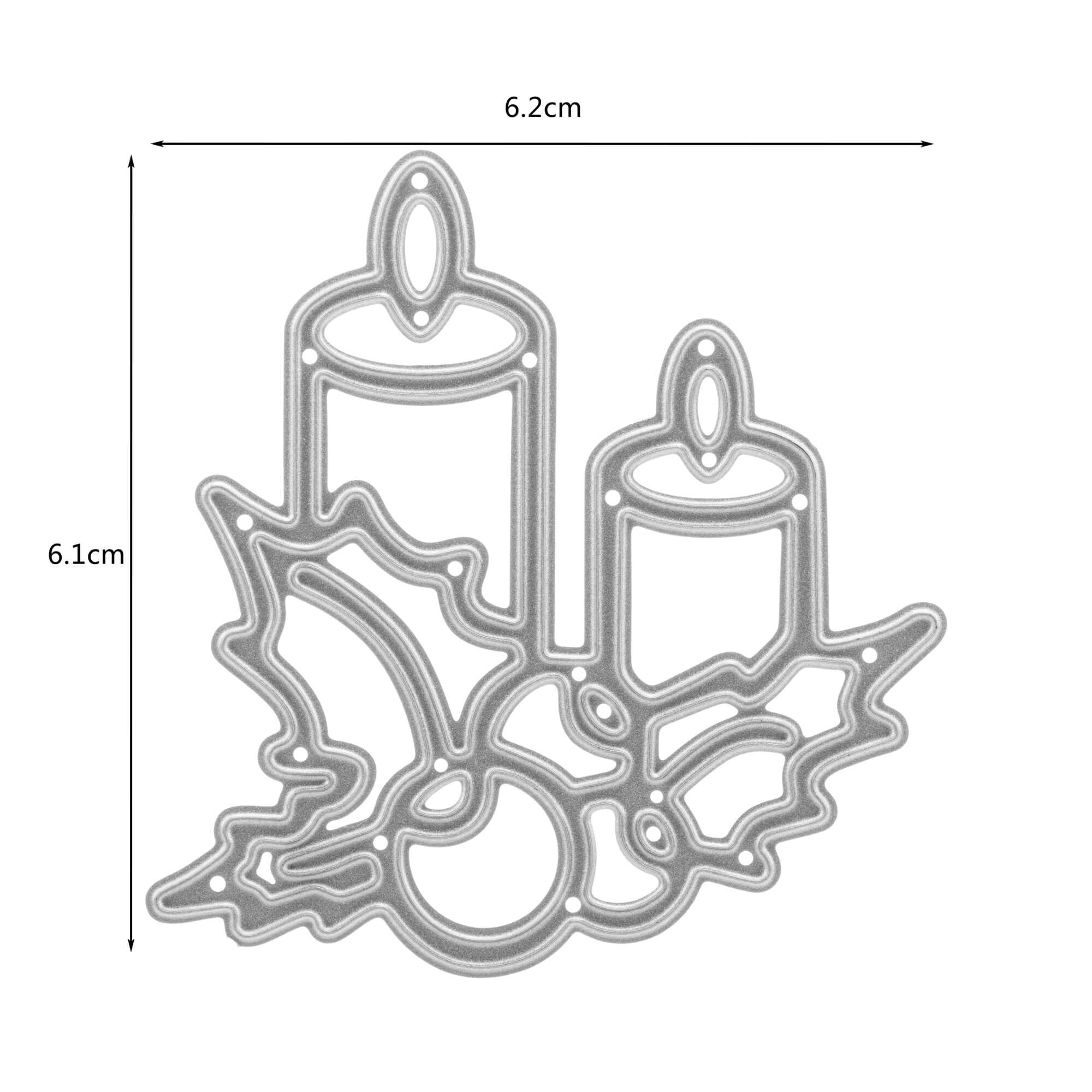 Die Stanzenshop.de Stanzschablone: Kleiner Adventskranz ist eine Metallstanze, die zwei Kerzen mit Stechpalmenblättern und Beeren zeigt, perfekt zum Basteln zu Weihnachten. Größe: 6,2 x 6,1 cm.