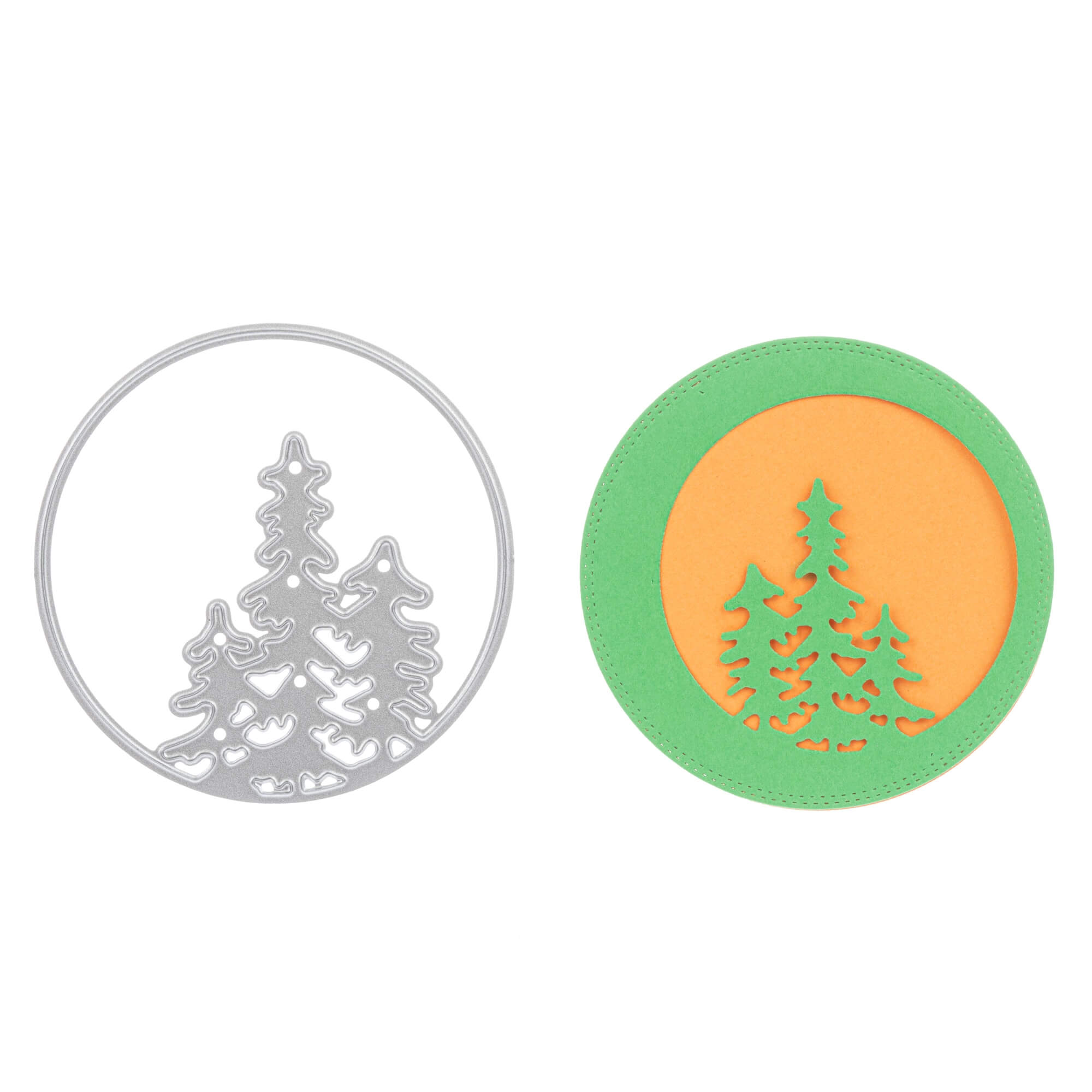 Die "Stanzschablone Drei Tannenbäume in rundem Rahmen" von Stanzenshop.de wird mit ihren grünen und orangenen Papierschnitten gezeigt - ideal für Wintermotive zum Basteln oder als Stanzschablone Weihnachten in festlichen Bastelarbeiten.