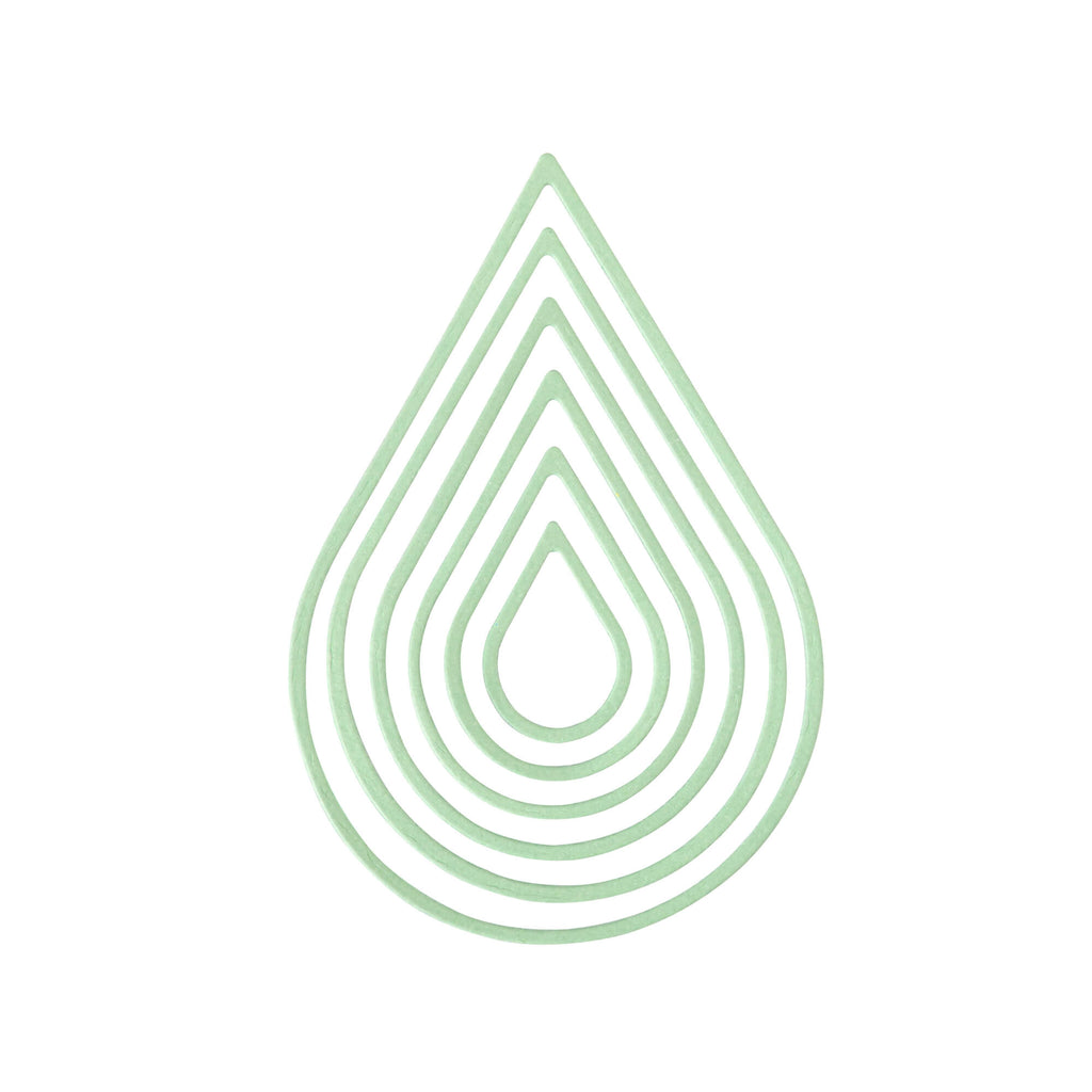 Ein grünes Stanzschablone-Sechs-Tropfen-Logo auf weißem Hintergrund. Das Logo verfügt über ein Stanzschablonen-Design, bei dem Stanzmaschinentechniken auf hochwertigem Papier von Stanzenshop.de zum Einsatz kommen.