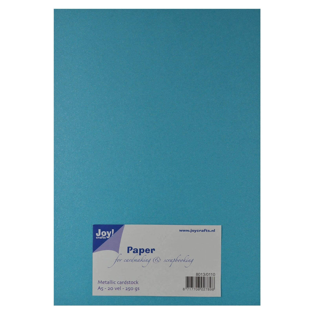 Ein Joy!Crafts Papierset A5 20 Blatt metallic Blau mit weißem Hintergrund.