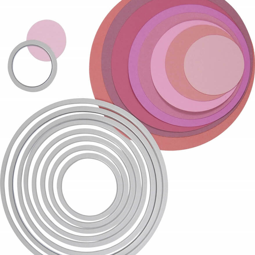 Das Sizzix Stanzformen-Set Framelits(TM) Circles Ø 3 - 10,7 cm von Sizzix mit acht ineinander geschachtelten Metallkreisausstechern und geschichteten rosa und lila Papierkreisen wird auf weißem Hintergrund dargestellt.