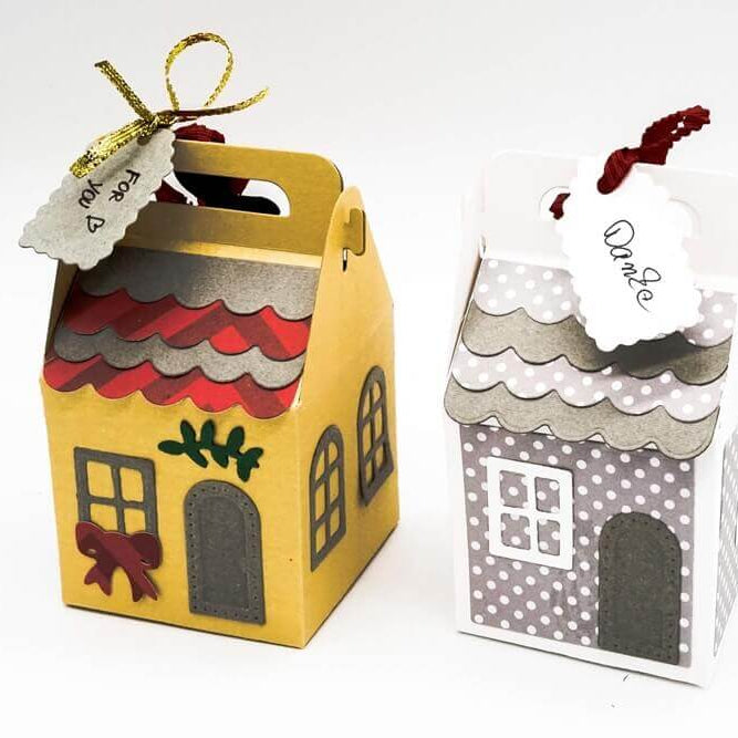 Zwei kleine Geschenkschachteln aus der Stanzschablone Bastelset für eine Schachtel mit winterlichen Motiven von Stanzenshop.de, eine gelb-rot und eine weiß-grau gepunktet, werden auf weißem Hintergrund präsentiert. Ideal zum Geschenkschachtel basteln.