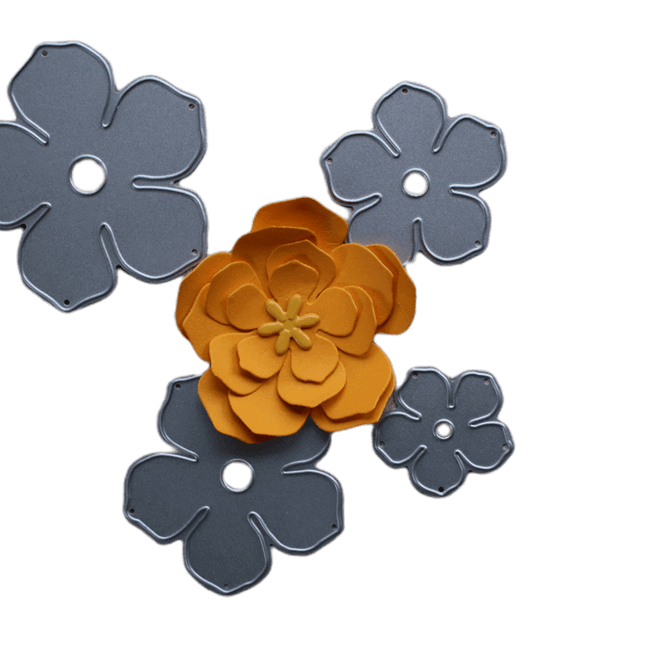 Vier graue Metallblumen und eine orangefarbene Papierblume auf weißem Hintergrund - perfekt für Scrapbooking oder Basteln mit Stanzschablone: Blume aus mehreren Einzelteilen von Stanzenshop.de.