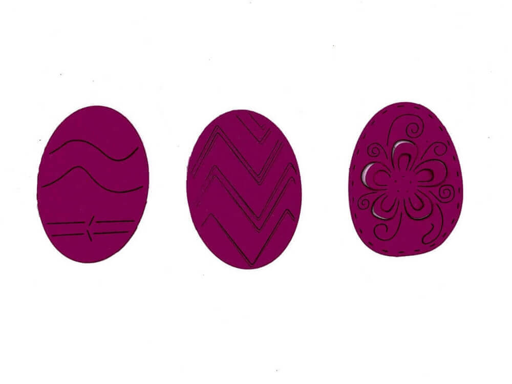 Drei lila Eier mit wellenförmigen, zickzackförmigen und floralen schwarzen Mustern aus der "Stanzschablone" von Stanzenshop.de: Drei Ostereier" werden nebeneinander ausgestellt - perfekt als Inspiration für Ihr nächstes Bastelprojekt mit Osterstanzen oder Stanzschablonen.