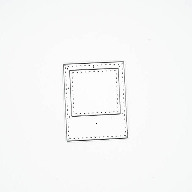 Die Stanzschablone Rahmen für Polaroidbild von Stanzenshop.de ist eine kleine, quadratische weiße Stanze mit zwei umrandeten Quadraten und einem Raster - ideal für kreative Scrapbooking-Projekte.
