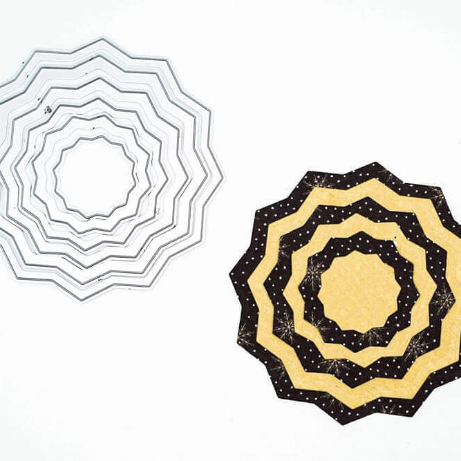 Die Stanzschablone: Rosette 6-teilig von Stanzenshop.de hat zwei konzentrische, zickzackförmige Formen mit silbernen und mehrfarbigen Mustern - perfekt zum Basteln und kompatibel mit Big Shot Maschinen.