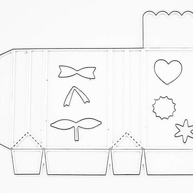Die Stanzenshop.de Stanzschablone Schachtel mit Verzierungen bietet eine faltbare Schachtelschablone mit Fliege, Blatt, Herz, Stern, Blumenausstanzungen und Wellenschliff - perfekt für kreative Geschenkschachteln und Gastgeschenke.