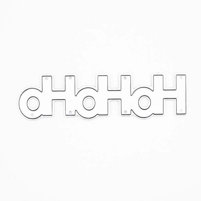 Die Stanzschablone Schiftzug "hohoho" von Stanzenshop.de ist eine dünne, flache Metallstanze mit kreisförmigen und rechteckigen Abschnitten mit kleinen Löchern - ideal für Basteln oder Scrapbooking - horizontal auf weißem Hintergrund.