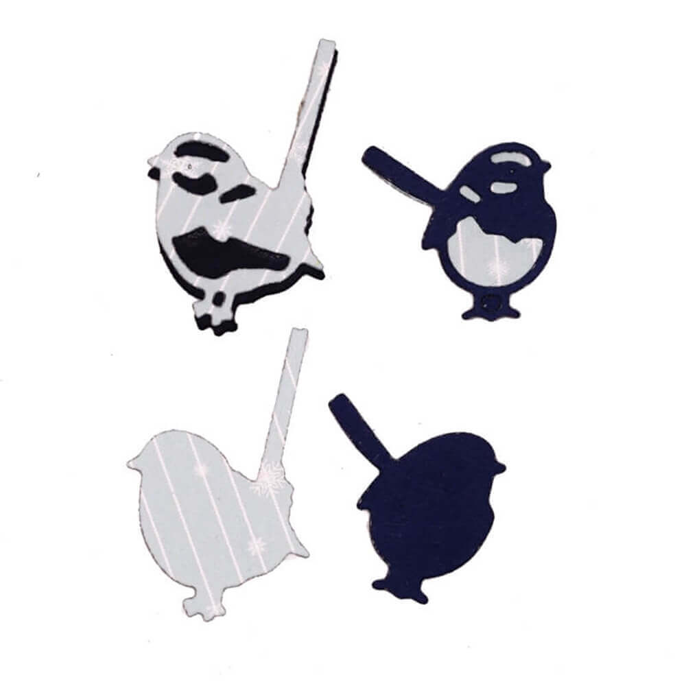 Vier vogelförmige Ausschnitte aus der Stanzschablone Vier Spatzen von Stanzenshop.de - zwei dunkelblaue, zwei weiße mit grauen Streifen - jeweils mit einer kleinen rechteckigen Lasche, ideal zum Basteln oder für Scrapbooking-Projekte.