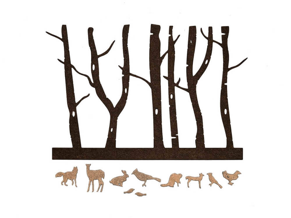 Eine Tiersilhouette in einem Waldgebiet wurde mit der Stanzschablone Wald mit Tieren von Stanzenshop.de erstellt und ergibt ein wunderschönes Bastelergebnis.