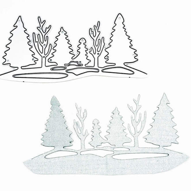 Die "Stanzschablone: Waldlandschaft im Winter" von Stanzenshop.de und der dazugehörige Scherenschnitt, die beide eine winterliche Waldlandschaft zeigen, sind auf weißem Hintergrund zu sehen.