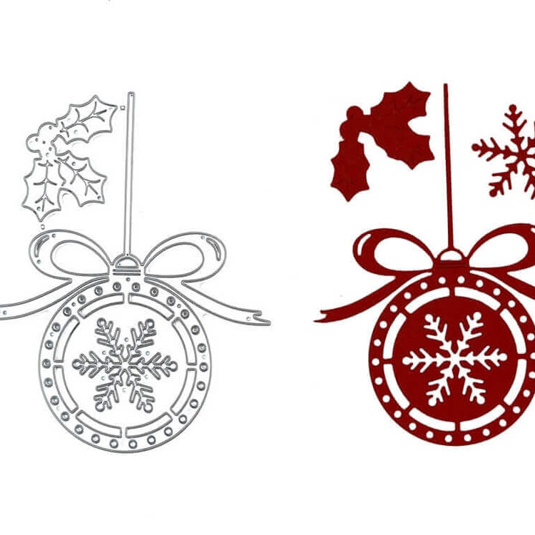 Gestalten Sie festliche Karten mit der "Stanzschablone: Weihnachtskugel mit Schneeflocke und Band" von Stanzenshop.de-umfasst ein silbern umrandetes Stechpalmen- und Schneeflockendesign sowie ein einfarbig rotes Ornament, perfekt zum Basteln zu Weihnachten.