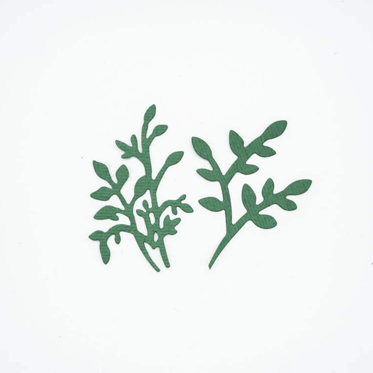 Zwei grüne Eukalyptus-Sträucher aus Papier, hergestellt mit der Stanzschablone: Zwei Eukalyptus Sträuche von Stanzenshop.de, sind auf einem schlichten weißen Hintergrund abgebildet - ideal für Scrapbooking oder Bastelprojekte.