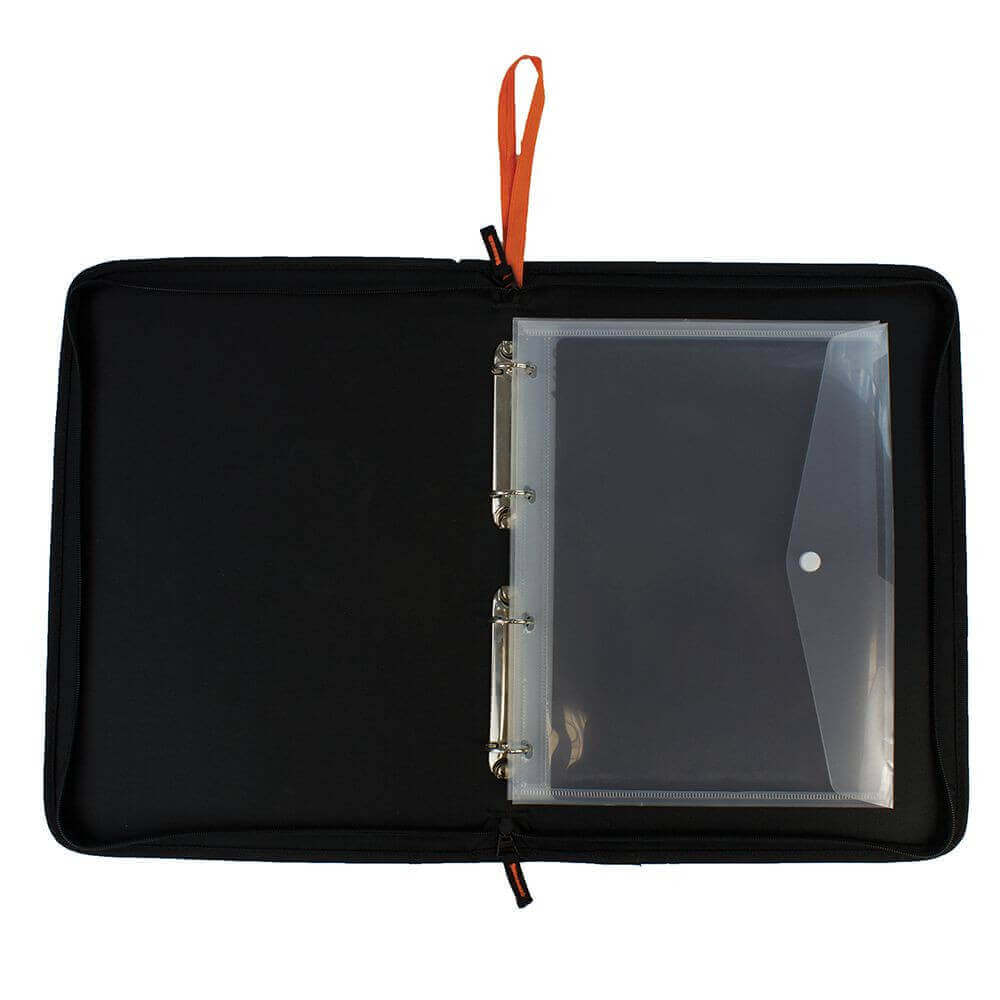 Eine schwarze Foliohülle mit Reißverschluss von Tonic Studios für Stanzschablonen, mit zwei Trennwänden und drei doppelseitigen magnetischen Seiten.