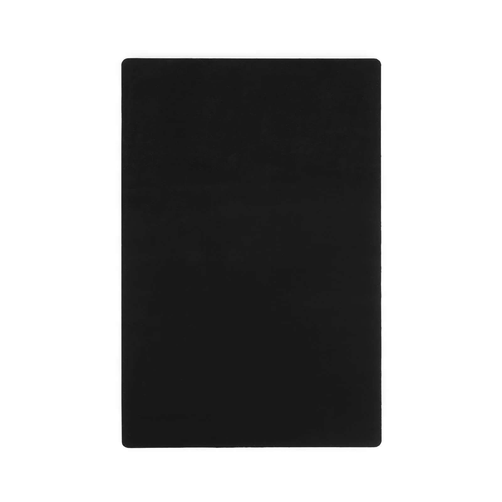 Die Vaessen Creative - Cut Easy Silikonmatte A5 von Vaessen Creative ist eine schwarze rechteckige Matte mit abgerundeten Ecken - ideal als Zubehör für Stanz- und Prägemaschinen oder für moderne 3D-Effekte.