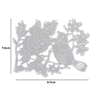 Stanzschablone: Vogel auf einem Ast mit Blüten von Stanzenshop.de, eine silberne Metallstanze in Form eines Vogels mit Blüten, mit den Maßen 7,8x9,7 cm - perfekt für Scrapbooking und auf einem weißen Hintergrund.