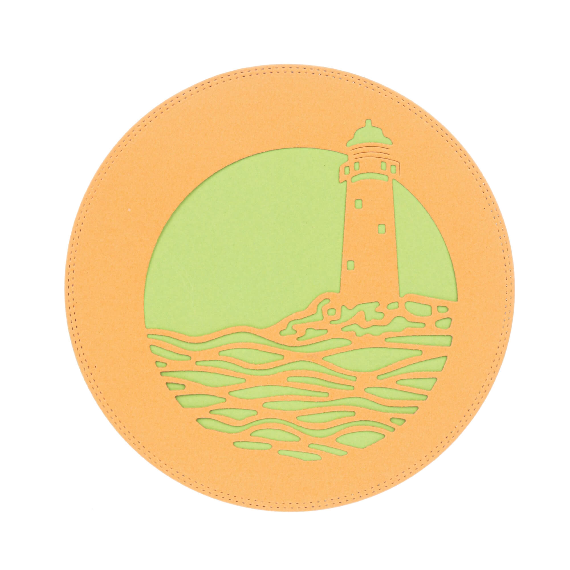 Die Stanzschablone Leuchtturm und Meer in rundem Rahmen von Stanzenshop.de ist ein runder Untersetzer mit orangem Rand, grüner Mitte und Leuchtturm/Ozean-Ausschnitt - ideal zum Basteln oder für Scrapbooking-Projekte.