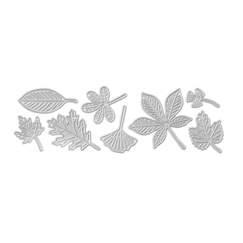 Eine Sammlung blattförmiger Silberobjekte, erstellt mit einer Stanzschablone: Acht Blätter als einzelne Stanzen von Stanzenshop.de, in einer Reihe angezeigt.