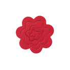 Drei rote, blumenförmige Ausschnitte aus der Stanzschablone Rosenblüte von Stanzenshop.de sind konzentrisch auf einem weißen Hintergrund gestapelt - perfekt für Scrapbooking.