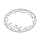 Die Stanzschablone: Kreis mit Ranken von Stanzenshop.de zeichnet sich durch ein offenes, kreisförmiges Design mit verschlungenen, organischen Mustern entlang des Randes aus - ideal für kreative Scrapbooking- und Bastelprojekte.