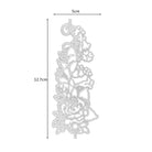 Die "Stanzschablone: Blüte als Rand" von Stanzenshop.de ist ein silbernes Metall-Lesezeichen mit aufwendigen Blumen- und Schmetterlingsausschnitten, ideal für Scrapbooking oder Karten basteln. Es ist 12,7 x 5 cm groß und auf einem schlichten weißen Hintergrund abgebildet.