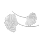 Zwei metallisch-silberne Stanzschablone Zwei Ginkgoblätter von Stanzenshop.de, mit detaillierten Adern und geschwungenen Stielen, sind auf weißem Hintergrund abgebildet - ideal für Basteln oder Scrapbooking-Projekte.