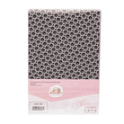 Ein rechteckiger grauer Prägefolder mit einem Muster aus kleinen Kreisen, abgebildet in einer Verpackung, die für die Verwendung mit der Vaessen Creative - Cut Easy Plattform A5 von Vaessen Creative gekennzeichnet ist.