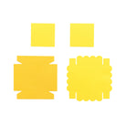 Vier gelbe Papierausschnitte - zwei einfarbige Quadrate und zwei mit einzigartigen Laschen und Kanten - werden auf weißem Hintergrund gezeigt, entworfen für das Basteln mit der Stanzschablone Quadratische Box von Stanzenshop.de.