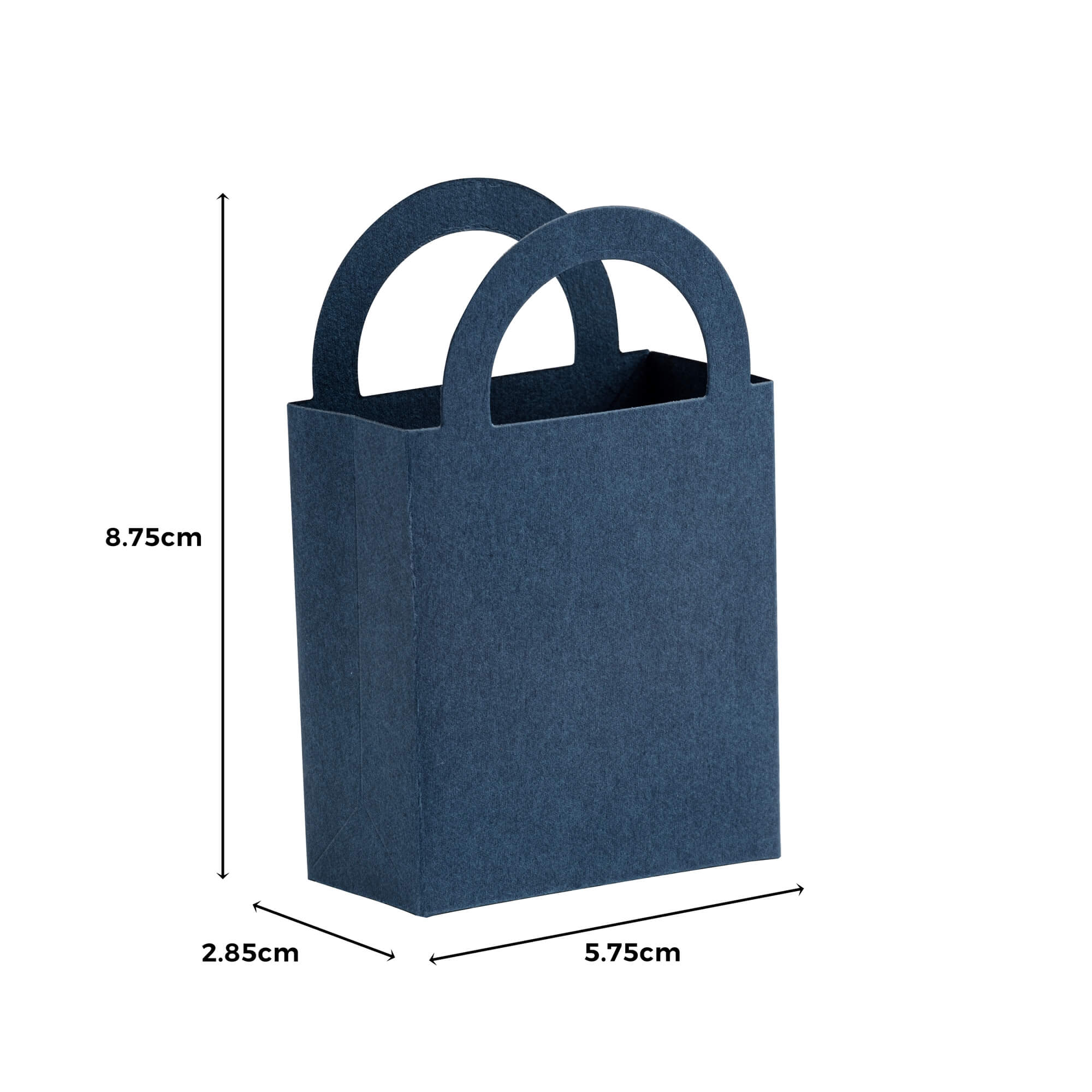 Mit der Stanzschablone Kleine Tasche von Stanzenshop.de entsteht eine dunkelblaue rechteckige Geschenktasche mit abgerundeten Henkeln, ideal für Gastgeschenke oder Basteln. Fertige Größe: 8,75 cm hoch, 5,75 cm breit, 2,85 cm tief.