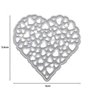 Die Stanzschablone Großes Herz mit kleinen inneren Herzen von Stanzenshop.de ist eine silberne, herzförmige Stanzform (5,9 x 6 cm) mit kleinen Herzen im Inneren - perfekt für Scrapbook- oder Bastelprojekte.