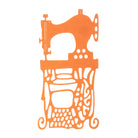 Orange Silhouette einer Vintage-Nähmaschine auf einem Tisch - Stanzschablone von Stanzenshop.de. Perfekt für Bastelprojekte und kreative Designs auf weißem Hintergrund.