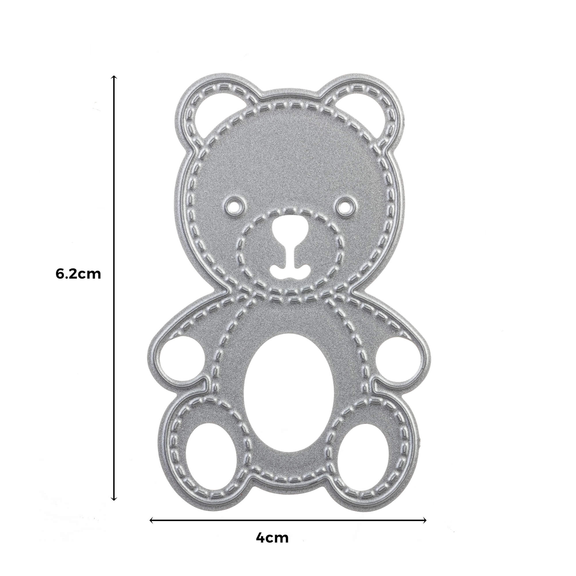 Die Stanzschablone Teddybär von Stanzenshop.de ist eine silberne Metallstanze, 6,2 x 4 cm, mit gestickten Details und Ausschnitten - ideal für Basteln oder Scrapbooking-Projekte.