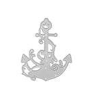Die Stanzschablone Anker mit Verschnörkelung von Stanzenshop.de ist eine silberne Stanzform in Form eines Ankers mit eleganten Ausstanzungen, ideal für Scrapbooking oder zur Verschönerung von Bastelprojekten, abgebildet auf einem weißen Hintergrund.