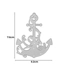 Die Stanzschablone Anker mit Verschnörkelung von Stanzenshop.de ist eine silberne Metallstanze (7,6x6,2cm) in verschnörkelter Ankerform, ideal für Scrapbooking und kompatibel mit den meisten Stanzmaschinen für präzise Schnitte.