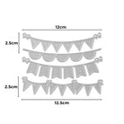 Die Stanzschablone Vier verschiedene Wimpelketten von Stanzenshop.de enthält vier Metallbanner-Stanzformen in verschiedenen Formen, in den Größen 12 cm x 2,5 cm und 12,5 cm x 2,5 cm - ideal für Scrapbooking- oder Bastelprojekte.